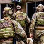 AÇÃO CONJUNTA ENTRE POLÍCIAS CIVIS RESULTA NA PRISÃO DE FORAGIDO POR ESTUPRO E HOMICÍDIO