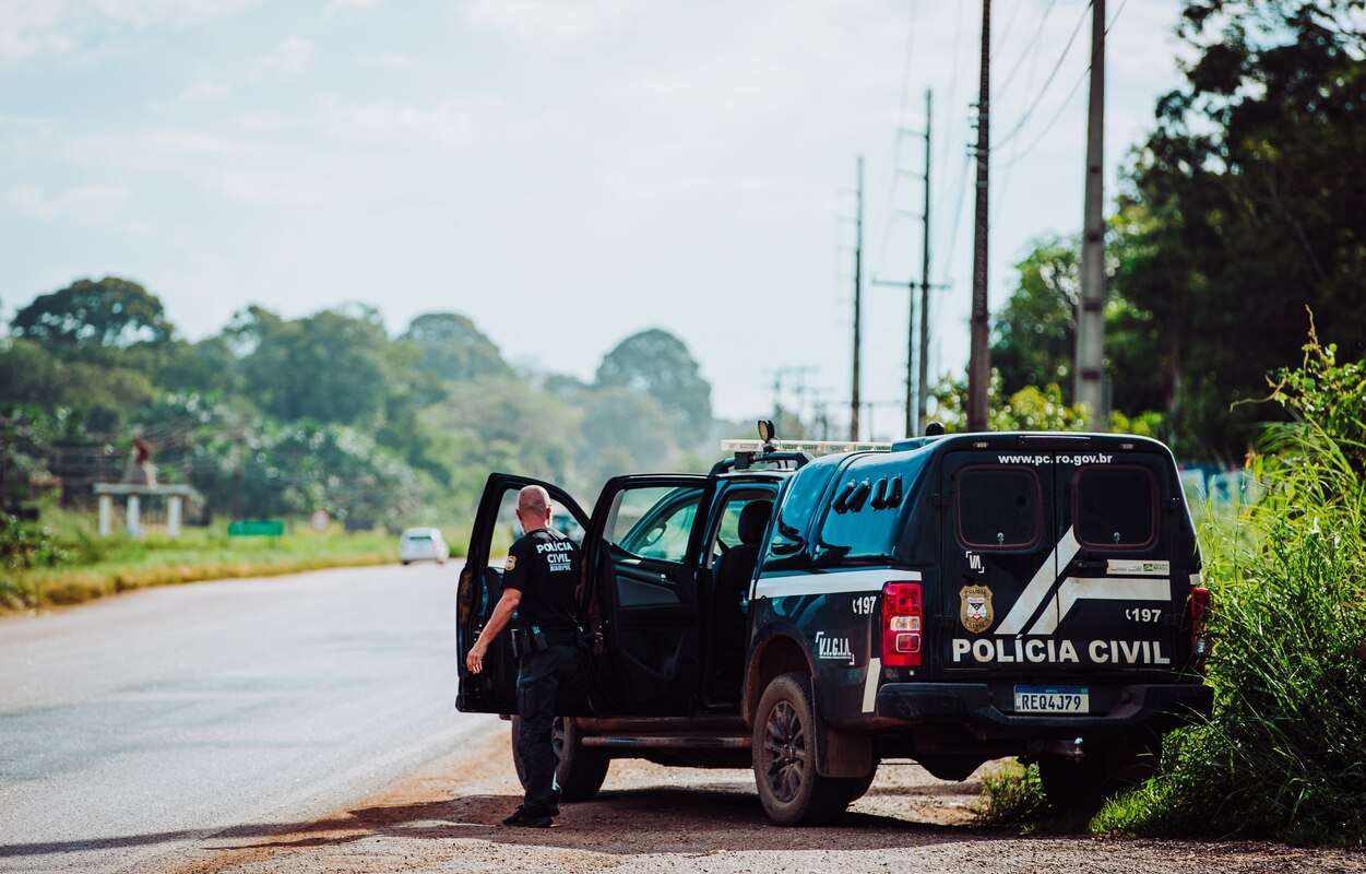 POLÍCIA CIVIL DE RONDÔNIA PRENDE TRÊS ESTRANGEIROS ENVOLVIDOS EM TRÁFICO INTERNACIONAL DE DROGAS