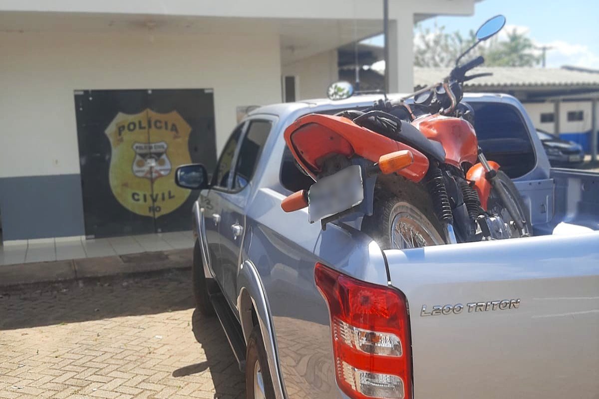 POLÍCIA CIVIL APREENDE MOTOCICLETA ROUBADA E PRENDE CONDUTOR EM FLAGRANTE EM NOVA MUTUM PARANÁ