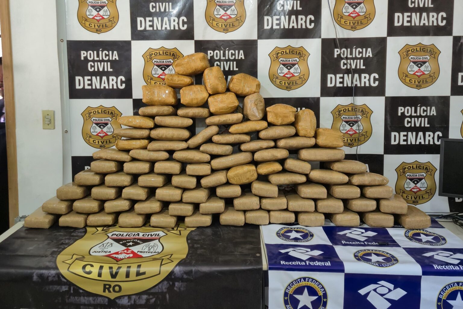 POLÍCIA CIVIL E RECEITA FEDERAL APREENDEM 87,7 KG DE ENTORPECENTES NA OPERAÇÃO PROTETOR DAS DIVISAS E FRONTEIRAS
