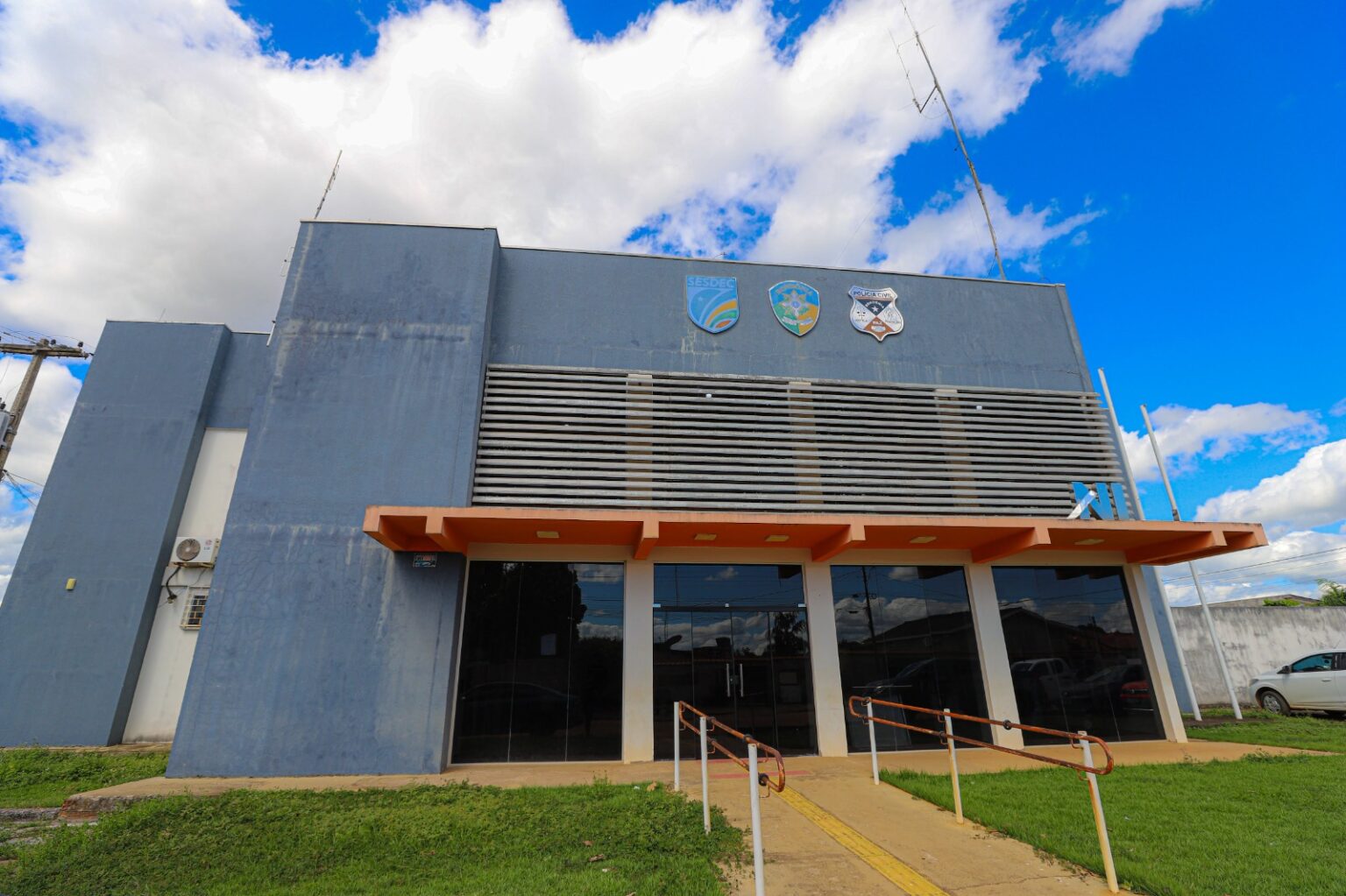 POLÍCIA CIVIL DE RONDÔNIA CUMPRE MANDADO E REFORÇA AÇÕES PREVENTIVAS EM AMBIENTE ESCOLAR