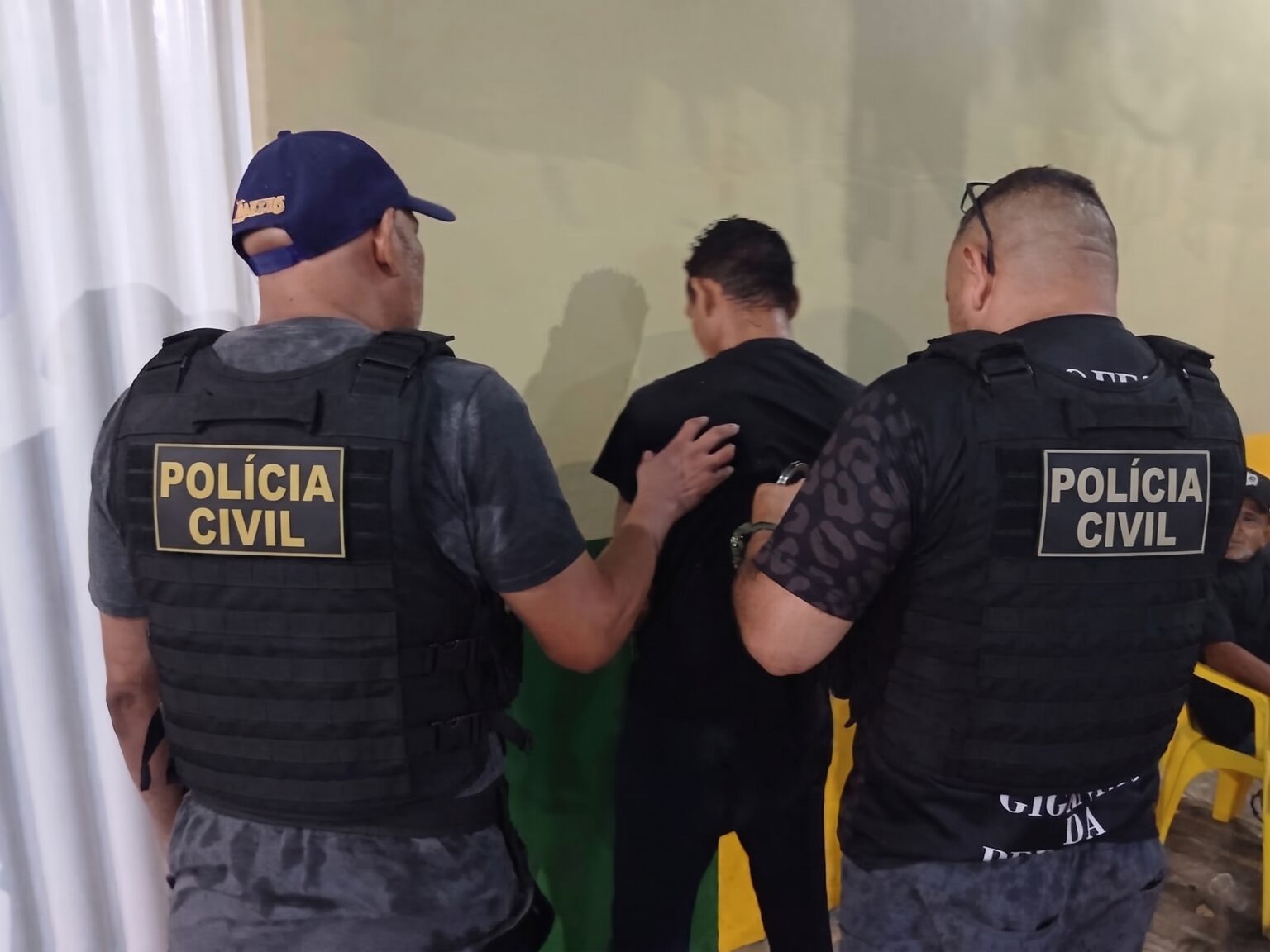 POLÍCIA CIVIL PRENDE EM FLAGRANTE AUTOR DE CRIMES CONTRA MULHER EM PORTO VELHO