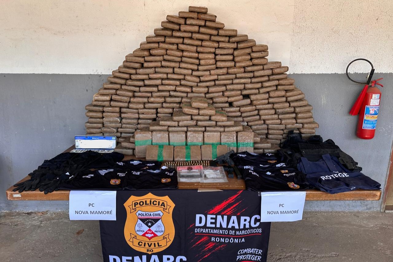 POLÍCIA CIVIL APREENDE CERCA DE 300 QUILOS DE ENTORPECENTE E ARMA DE FOGO EM PORTO VELHO